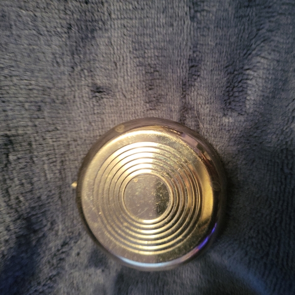 Peace-related grouping of three items. A pendant, a bracelet and a pill holder. - Picture 8 of 10